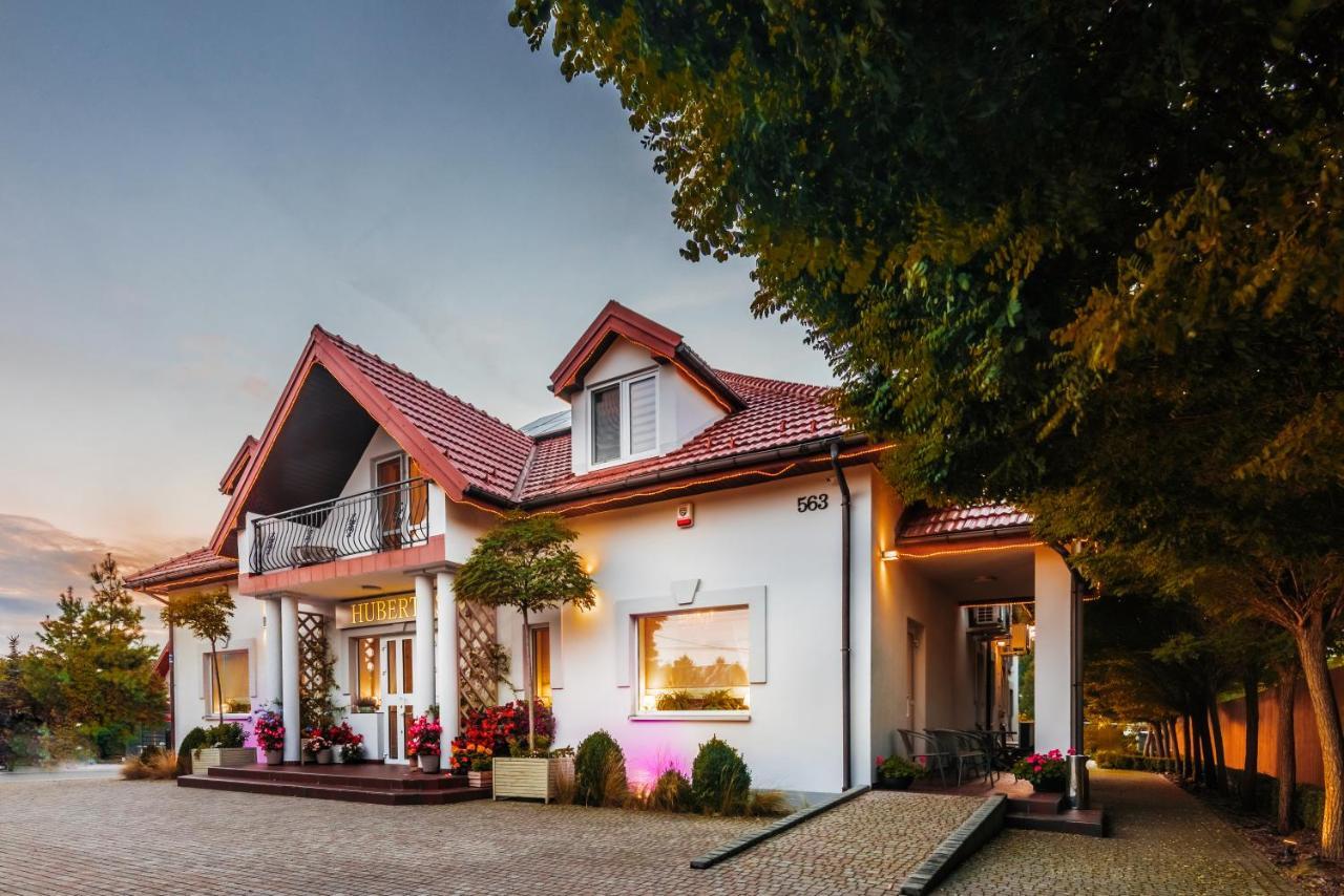 Hubertus Hotel Wola Rzedzinska ภายนอก รูปภาพ