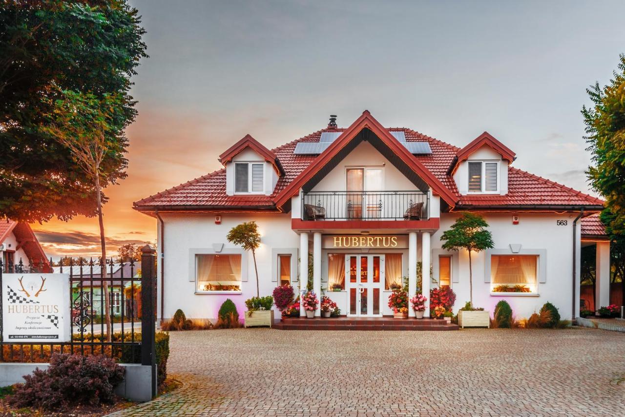 Hubertus Hotel Wola Rzedzinska ภายนอก รูปภาพ