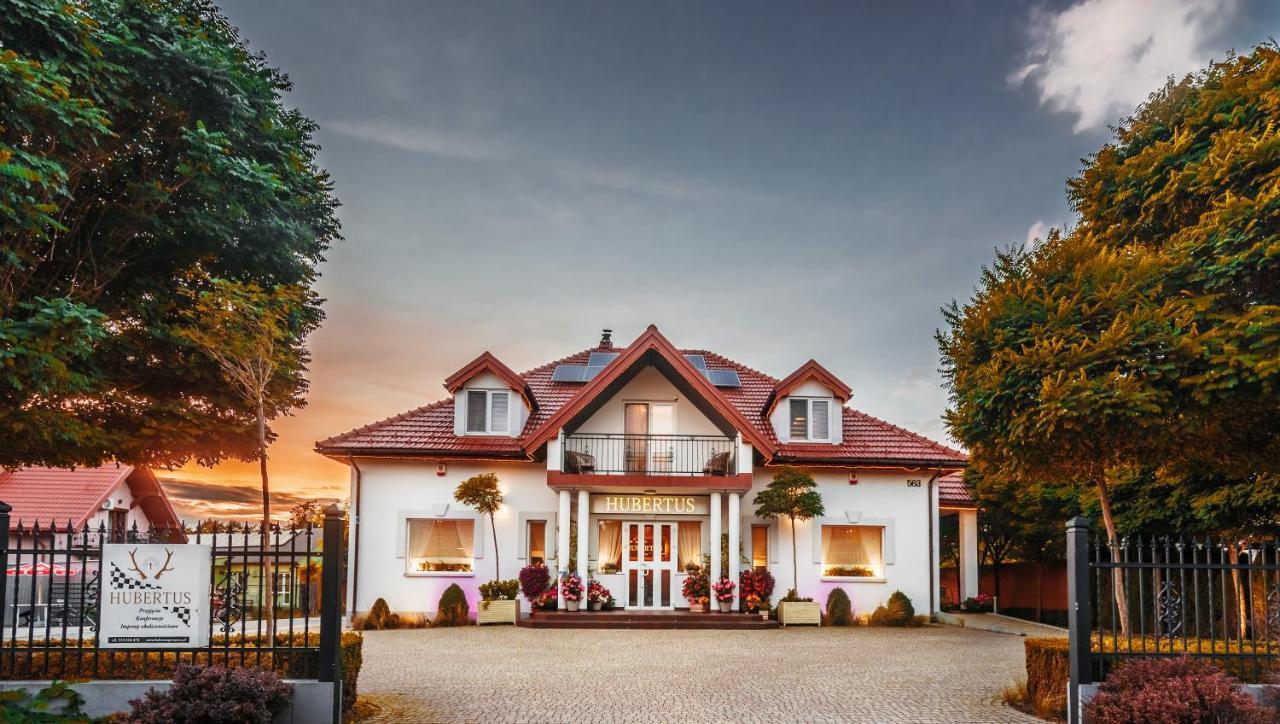 Hubertus Hotel Wola Rzedzinska ภายนอก รูปภาพ