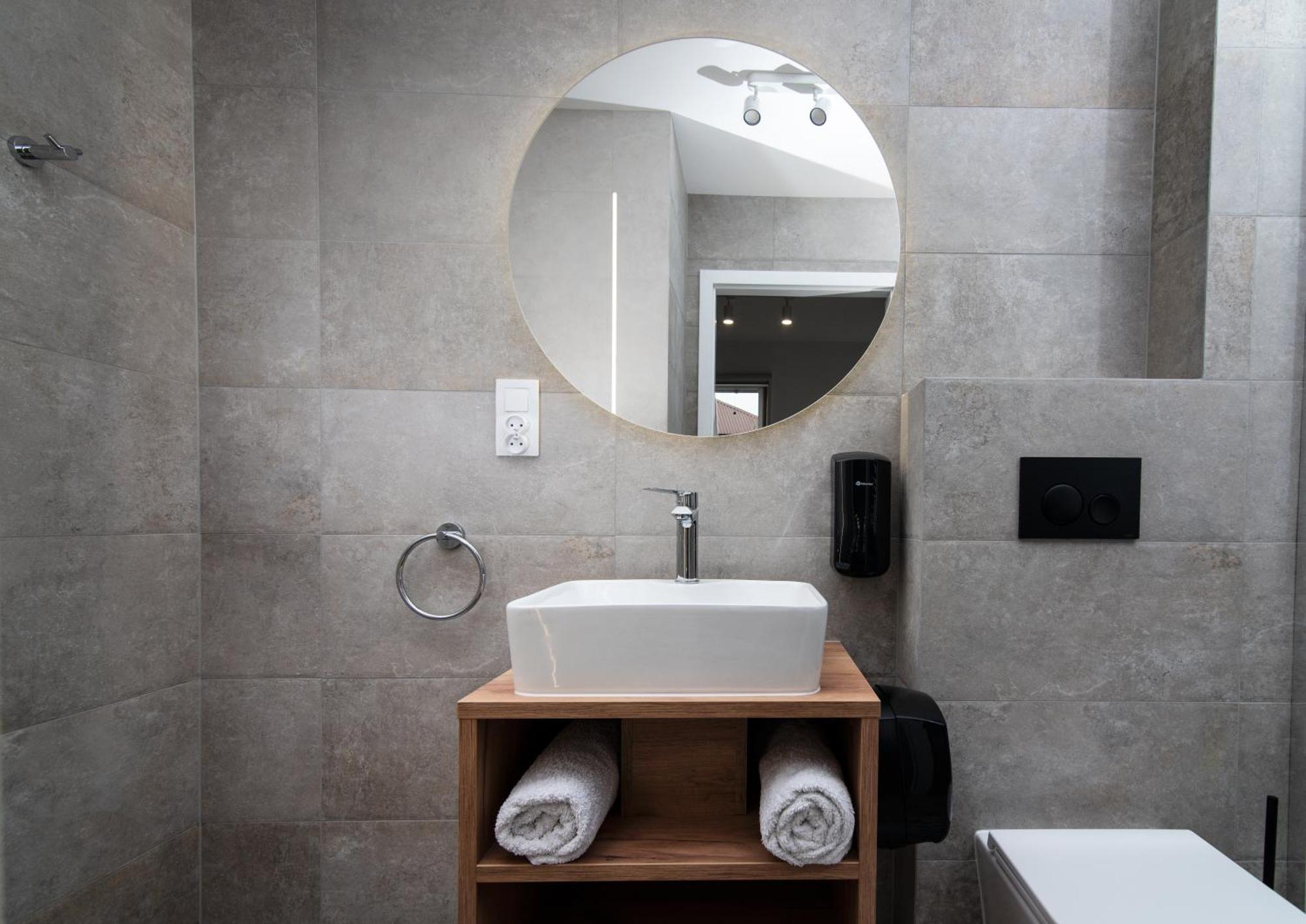 Hubertus Hotel Wola Rzedzinska ภายนอก รูปภาพ